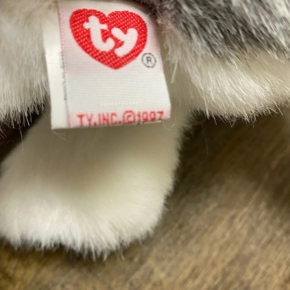 Ty Classic Dakota‎ Husky Dog Plush Grey White Retired 2001 Stuffed Animal w/tags